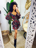 Abito scollato con fiori rossi