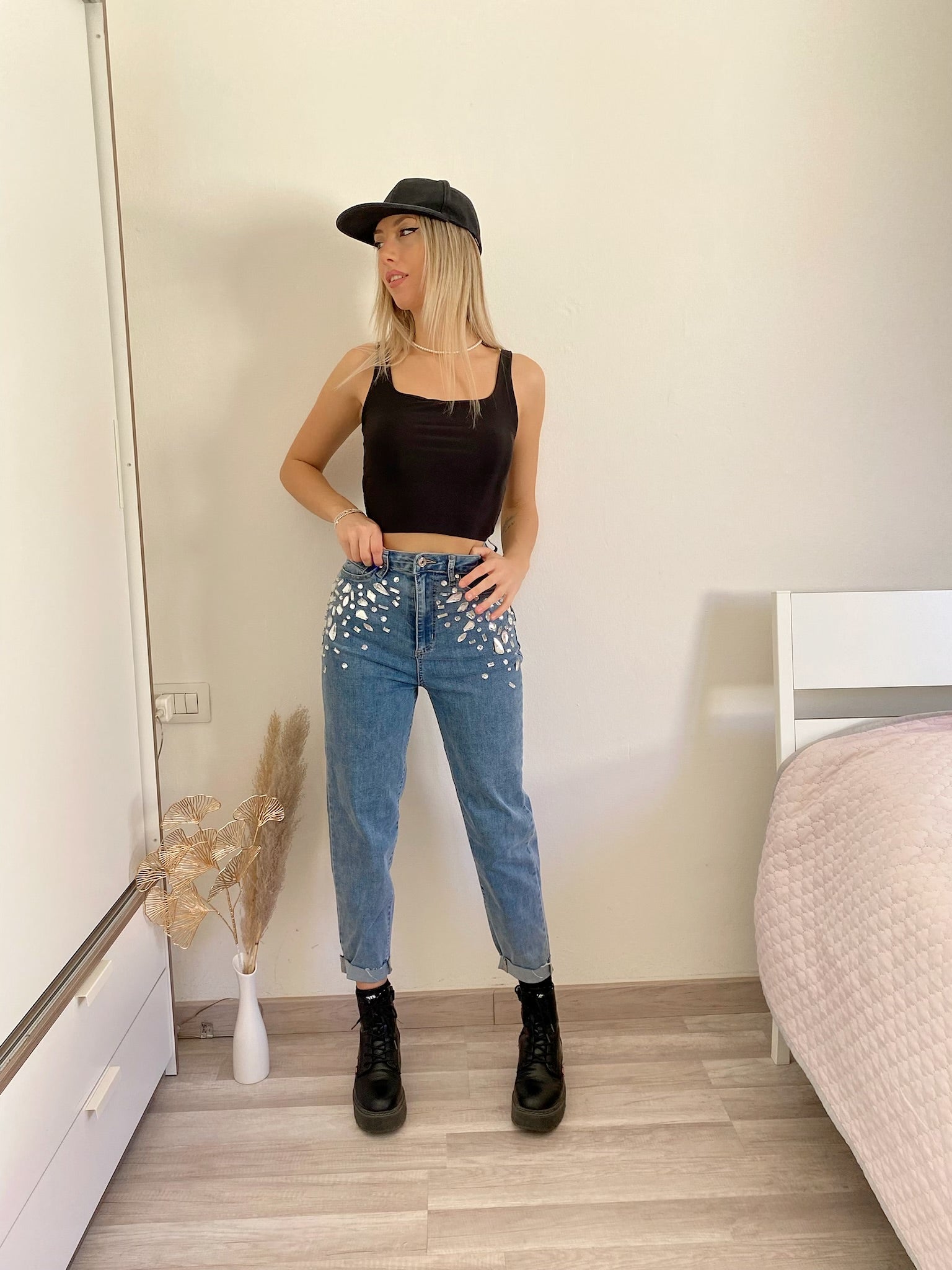 Jeans con pietre in strass