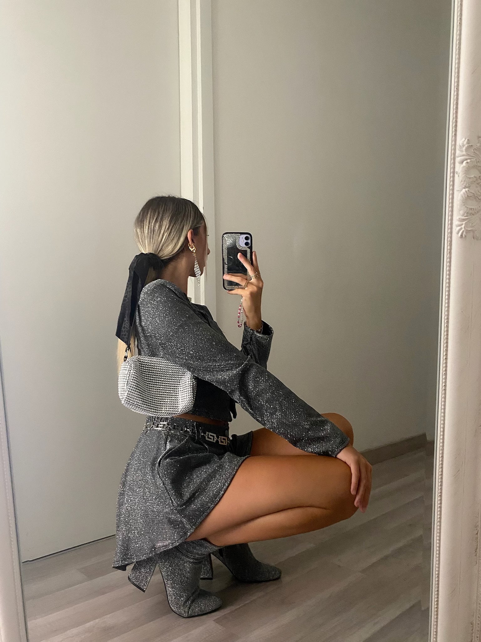 Completo giacca crop e short glitter argento
