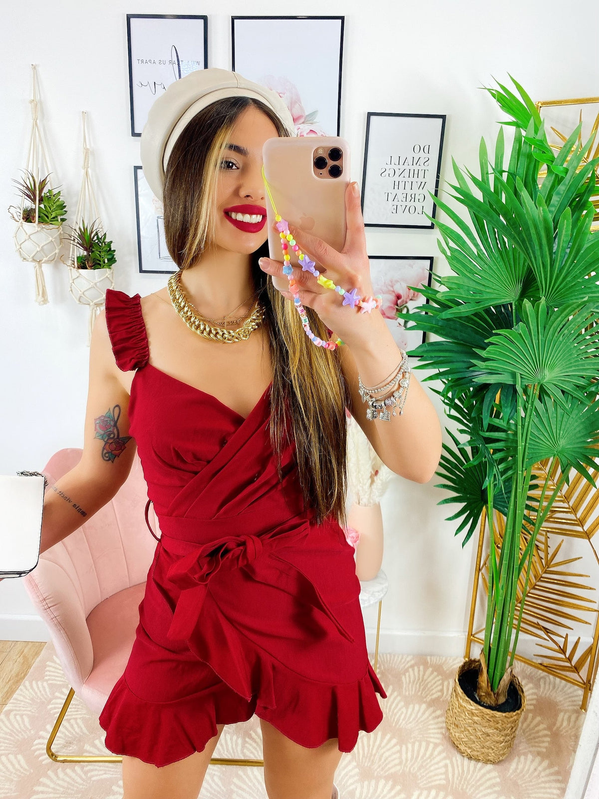 Abito corto bordeaux con gonna incrociata
