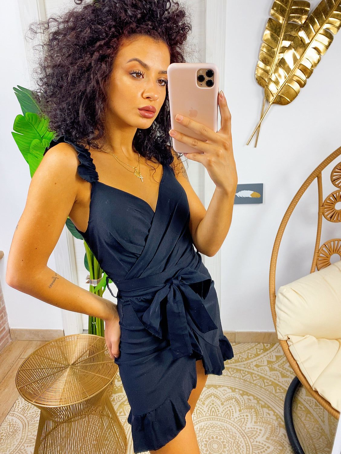 Abito corto nero con gonna incrociata