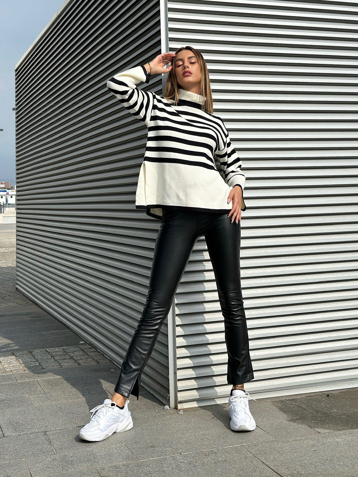 Maglione a righe collo alto