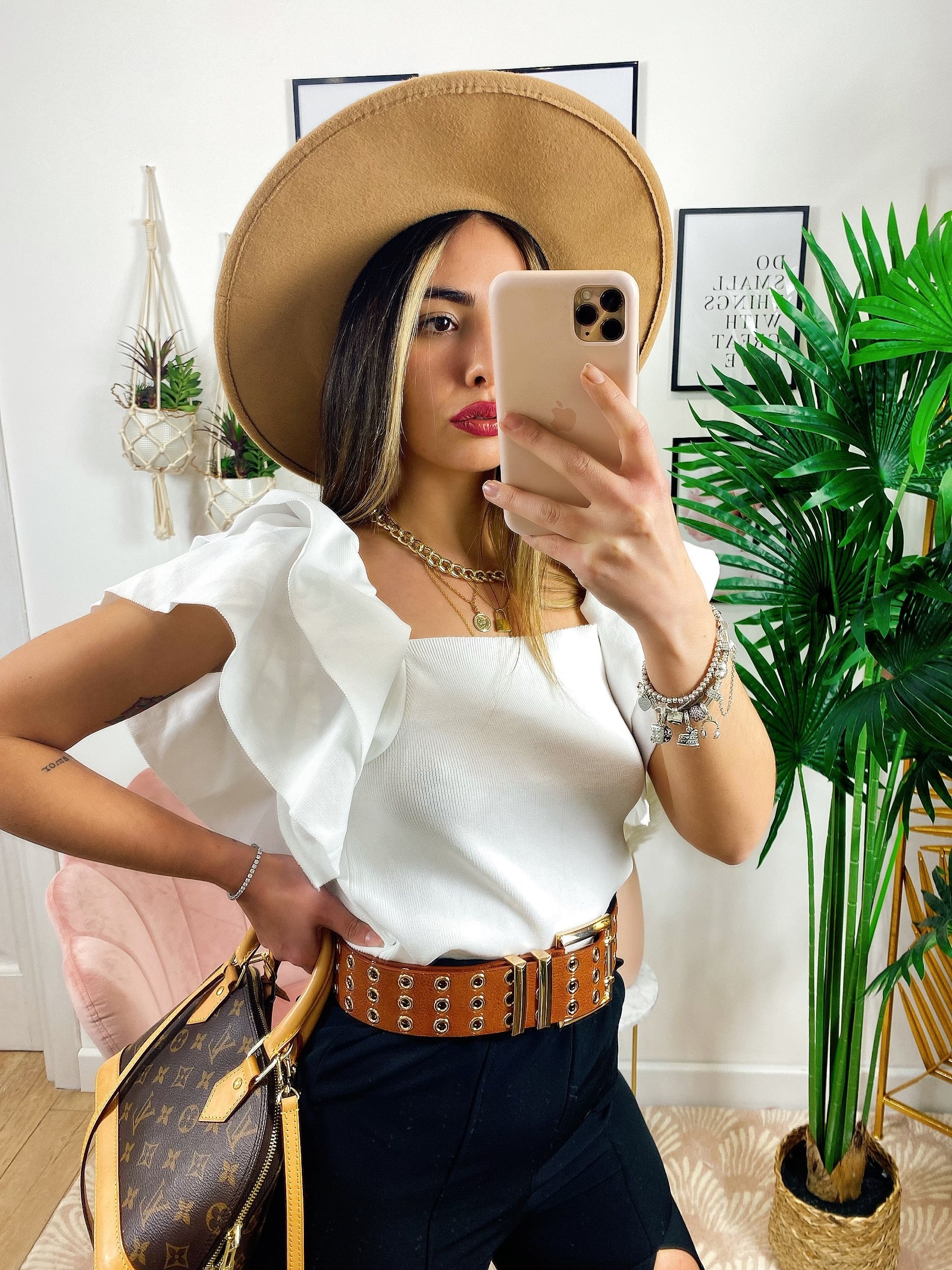 Blusa corta con voilant