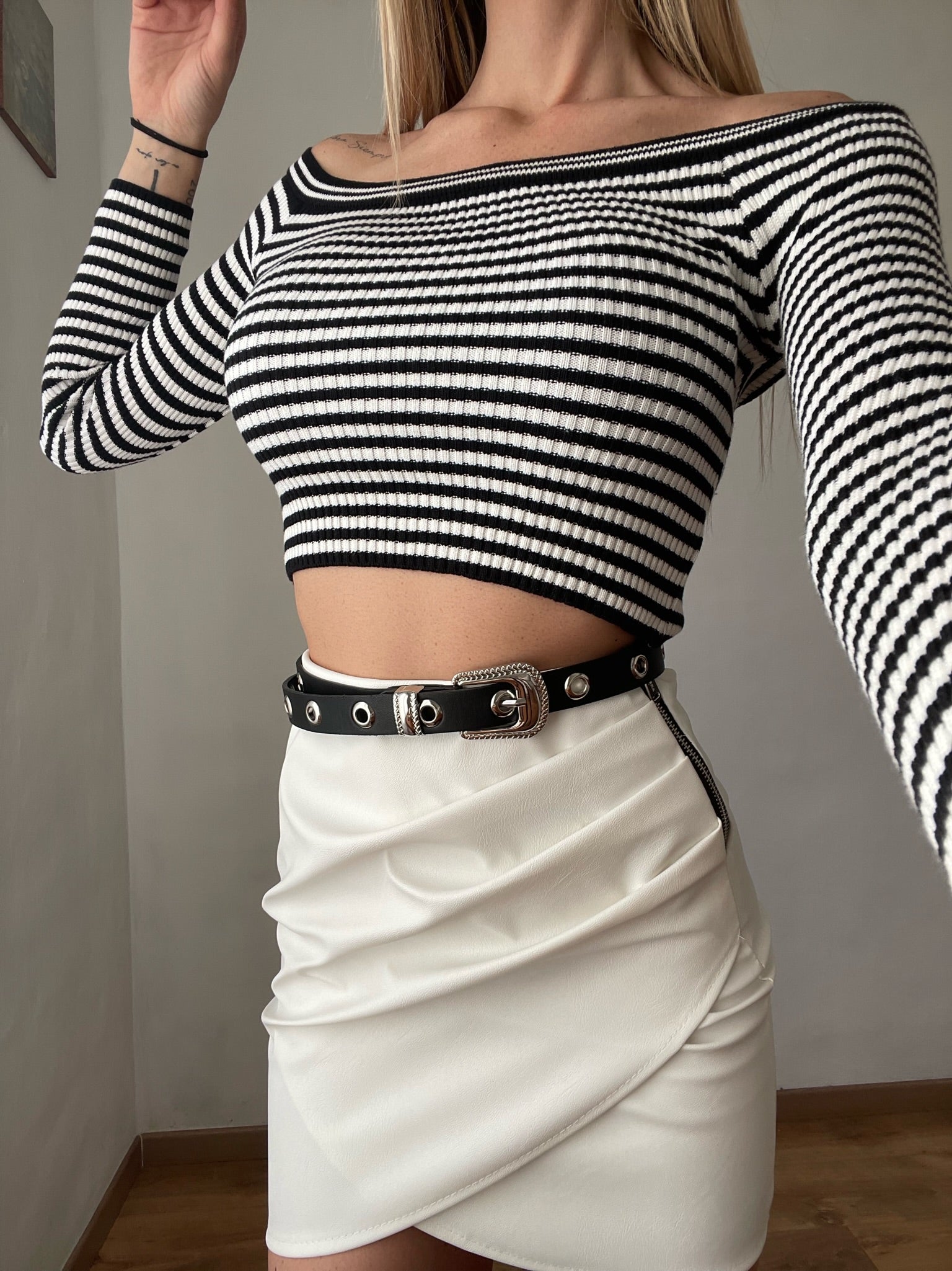Gonna in ecopelle con zip laterale bianca