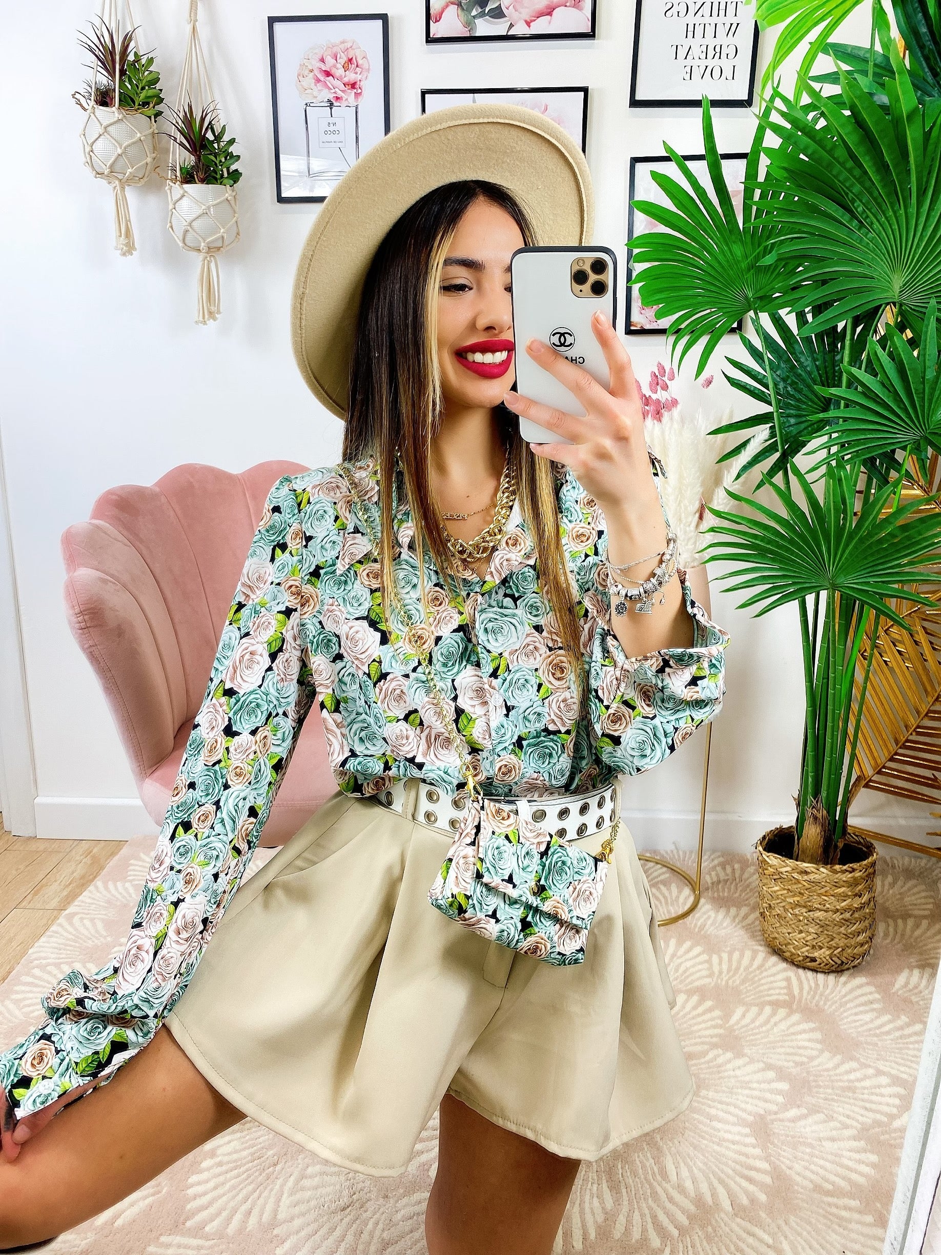 Camicia floreale con borsetta verdeacqua