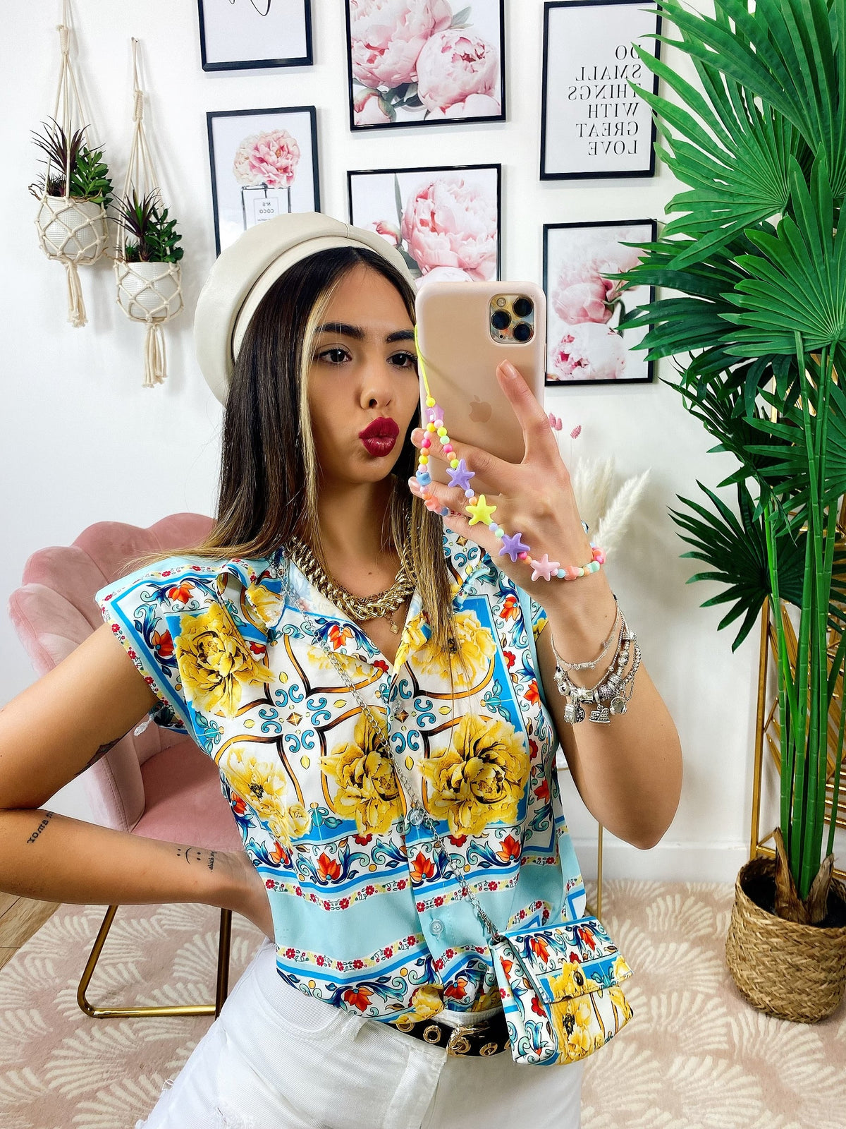 Camicia smanicata con borsetta base celeste