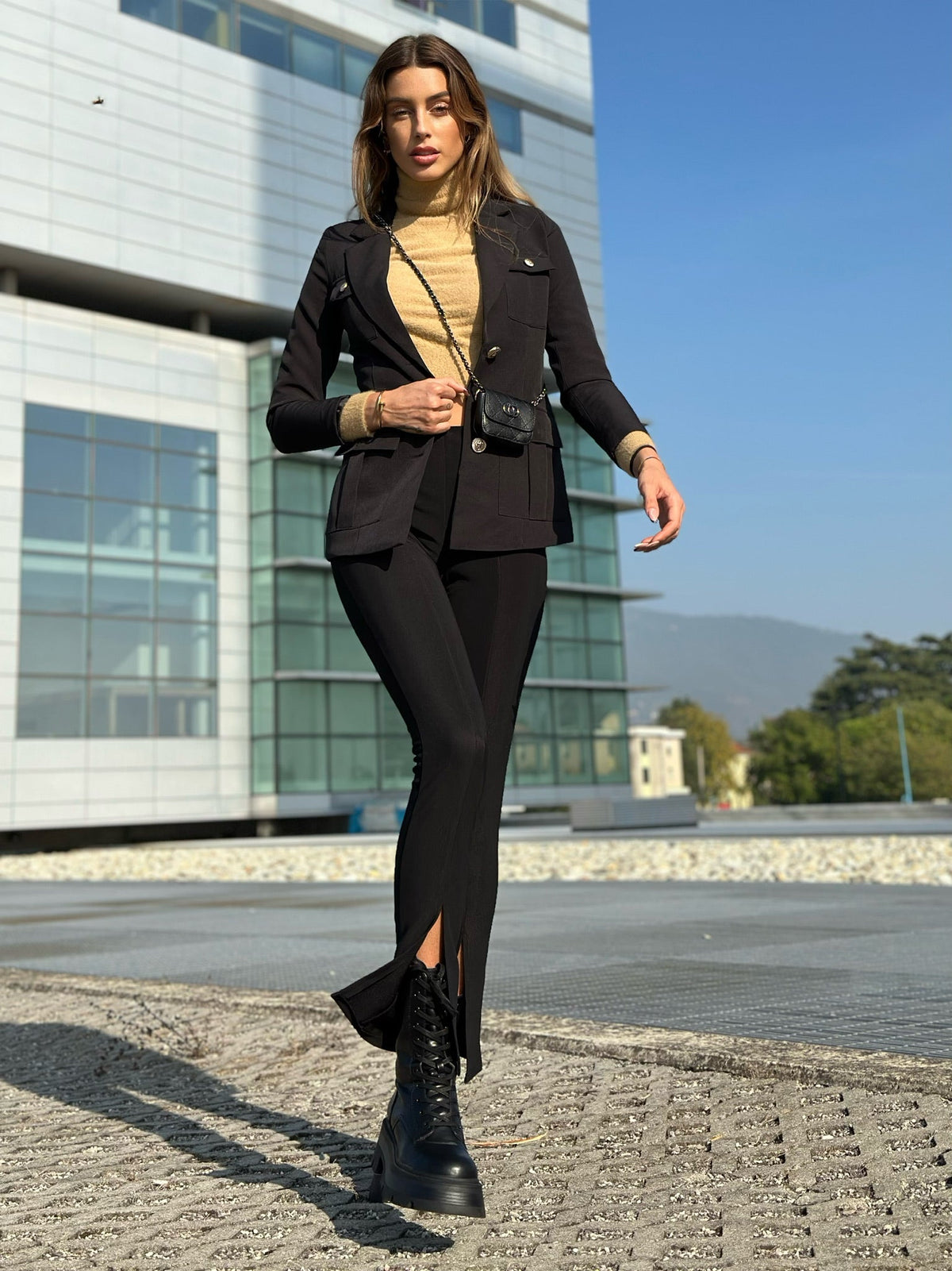 Blazer Nero con Borsetta