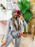 Cappello grigio con C