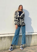 Cardigan zebrato nero con frange e cinta