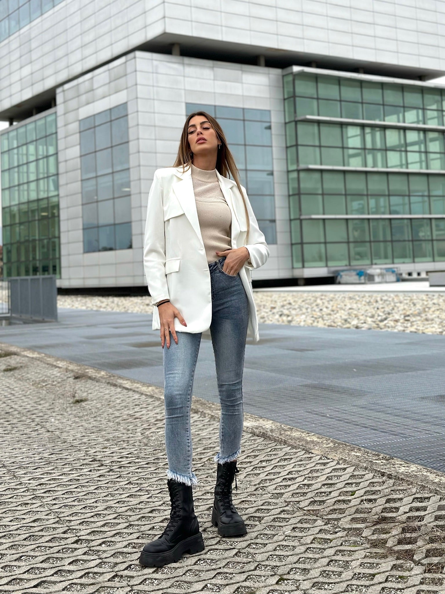 Blazer bianco con cintura