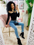 Jeans aderente sfrangiato sotto