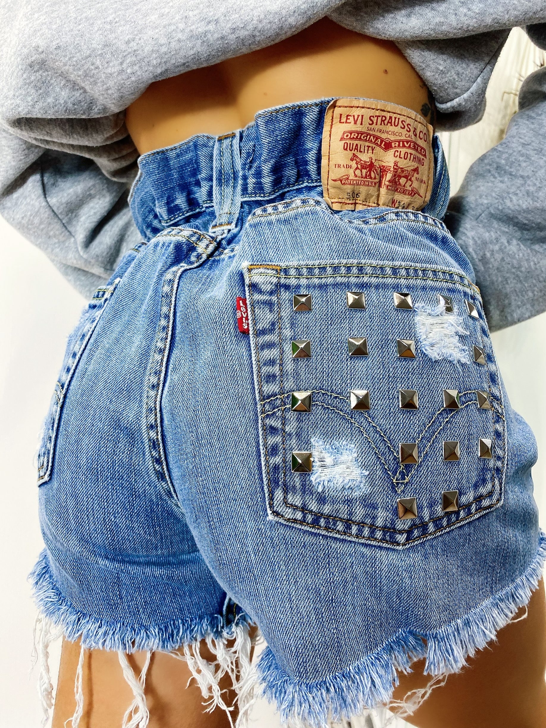 Short Levi’s Vintage con Borchie