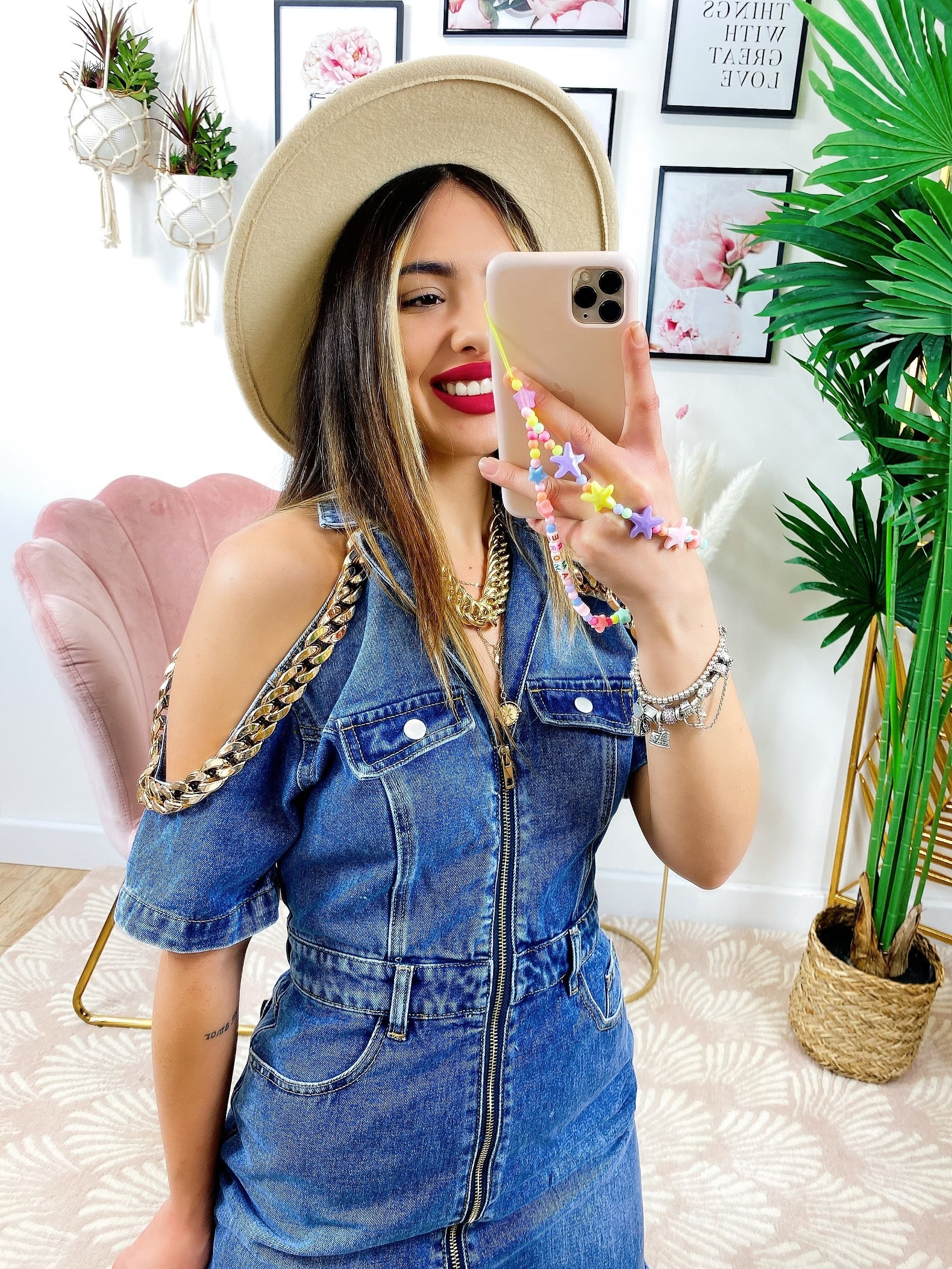 Abito di jeans con catena