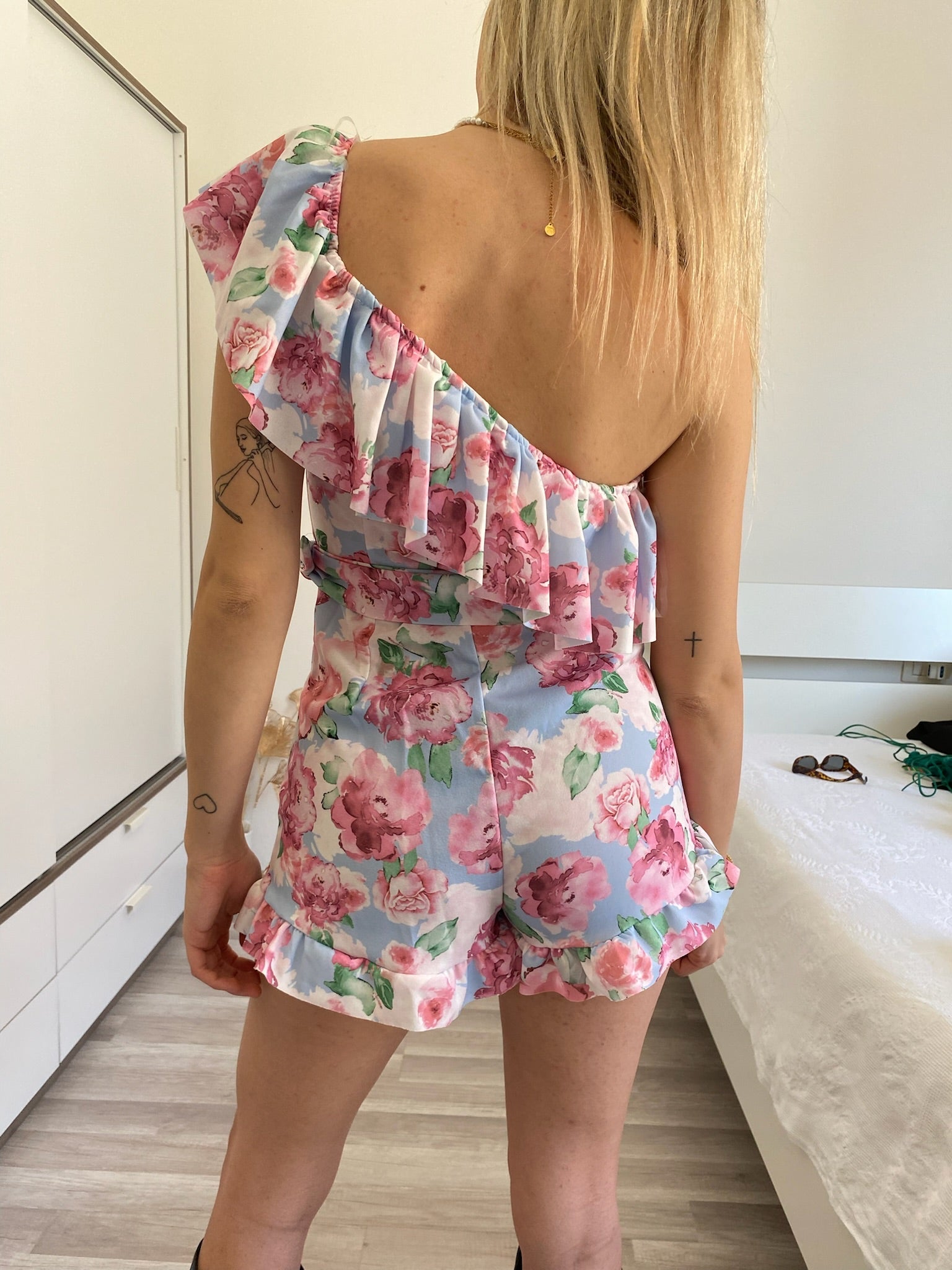 Tuta monospalla fiori rosa