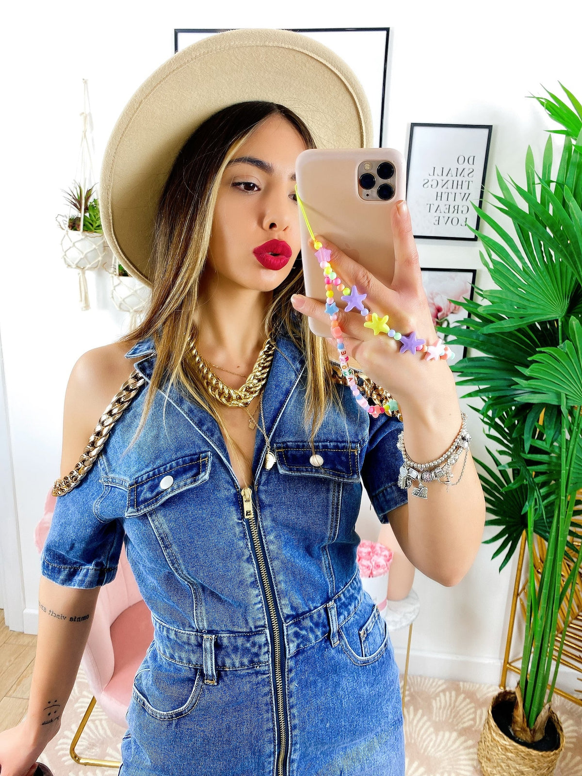 Abito di jeans con catena