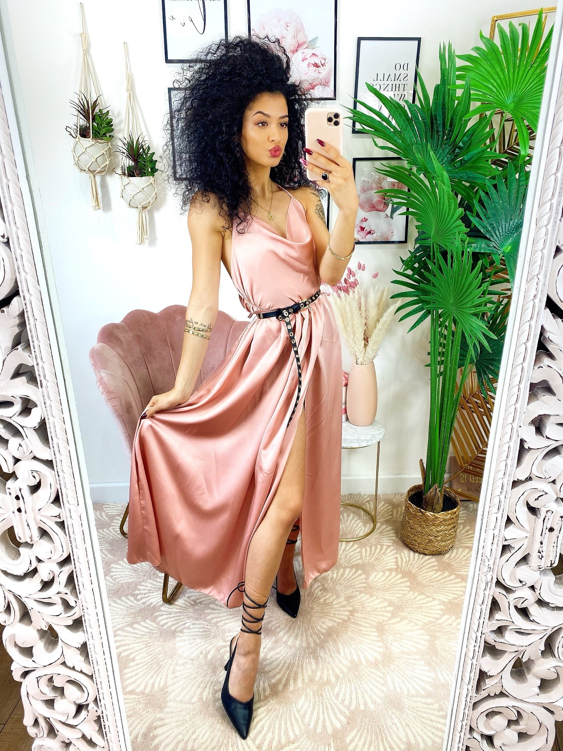 Abito midi raso con maxi spacco rosa