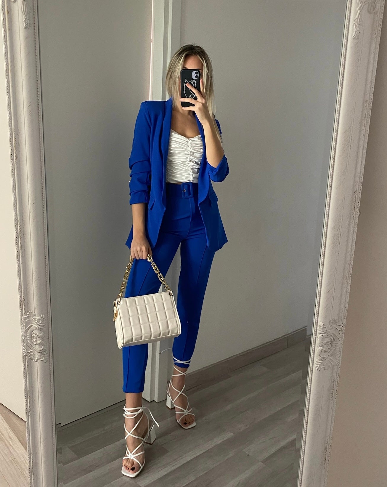Completo giacca e pantalone blu elettrico