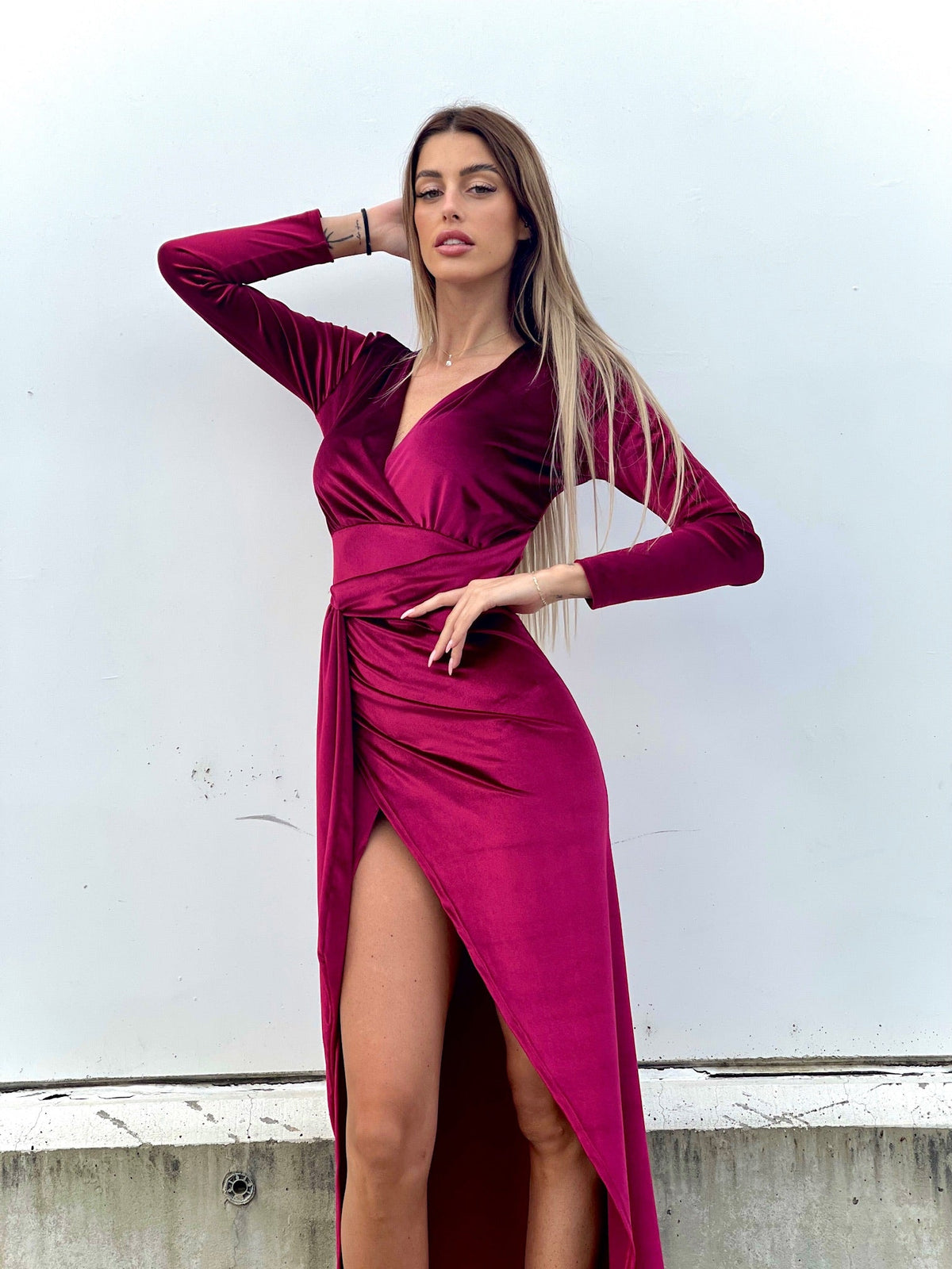 Abito lungo in velluto con maxi spacco Bordeaux