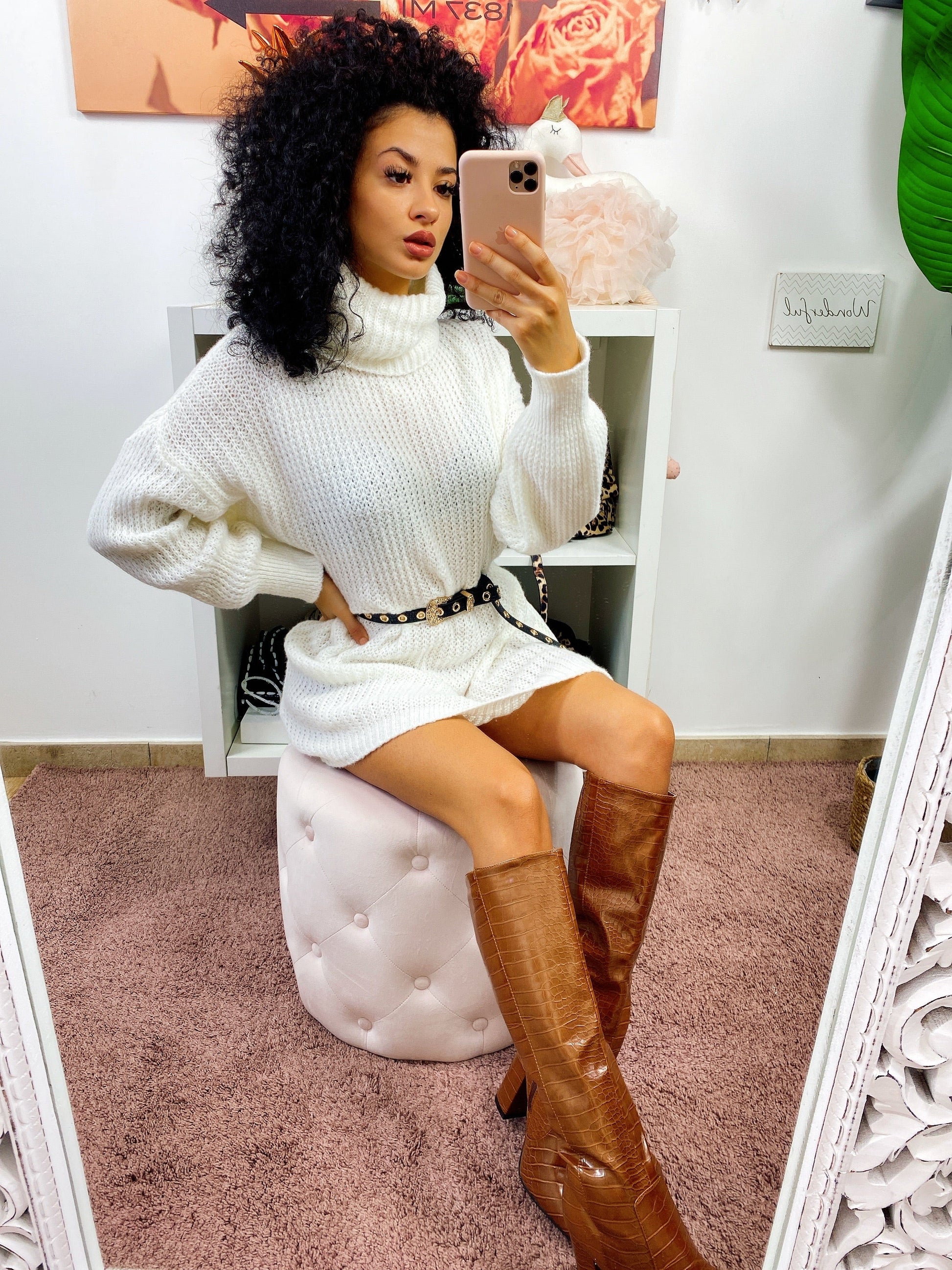 Abito in maglia collo alto bianco
