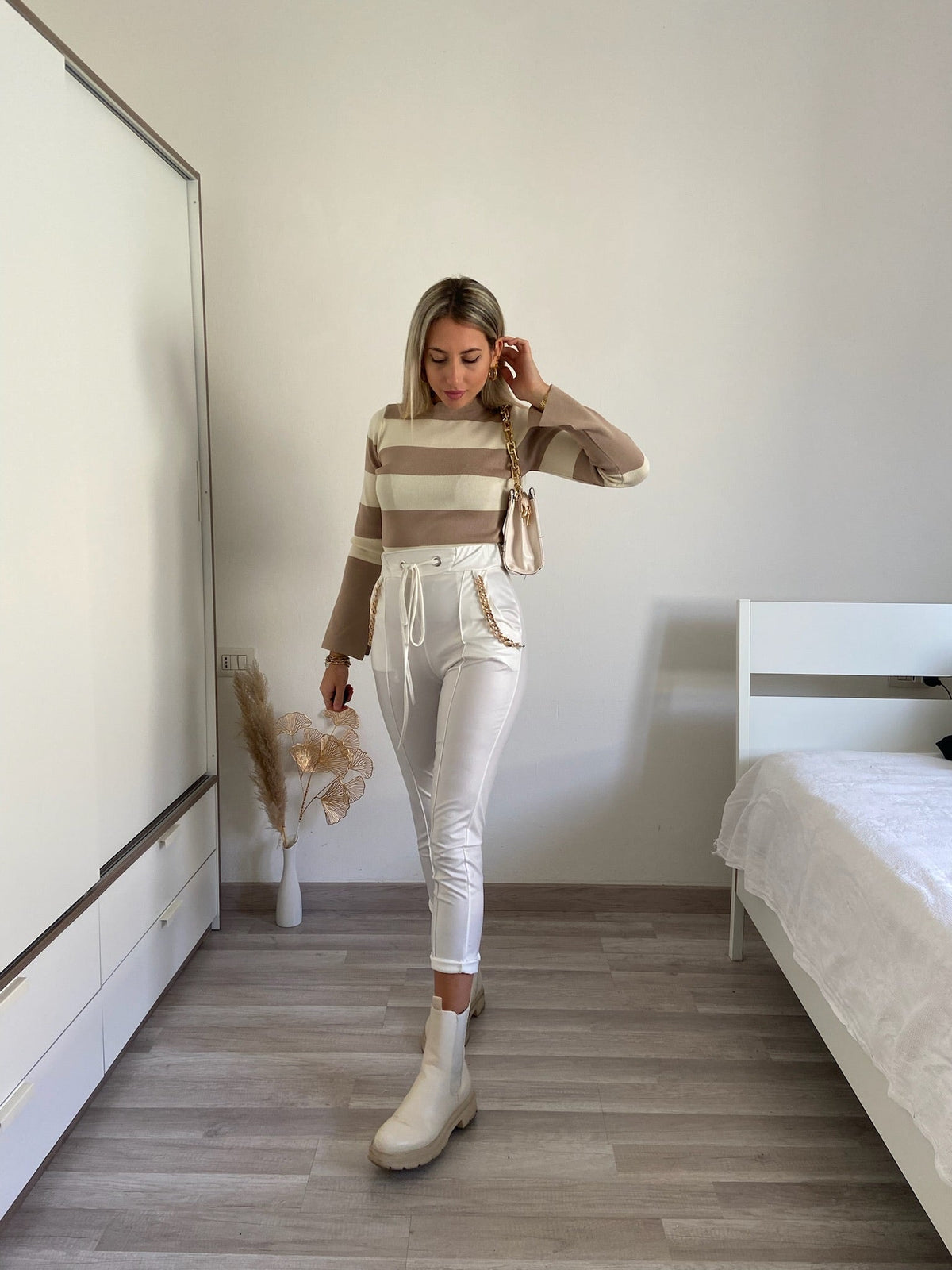 Leggins in eco-pelle con catene bianco