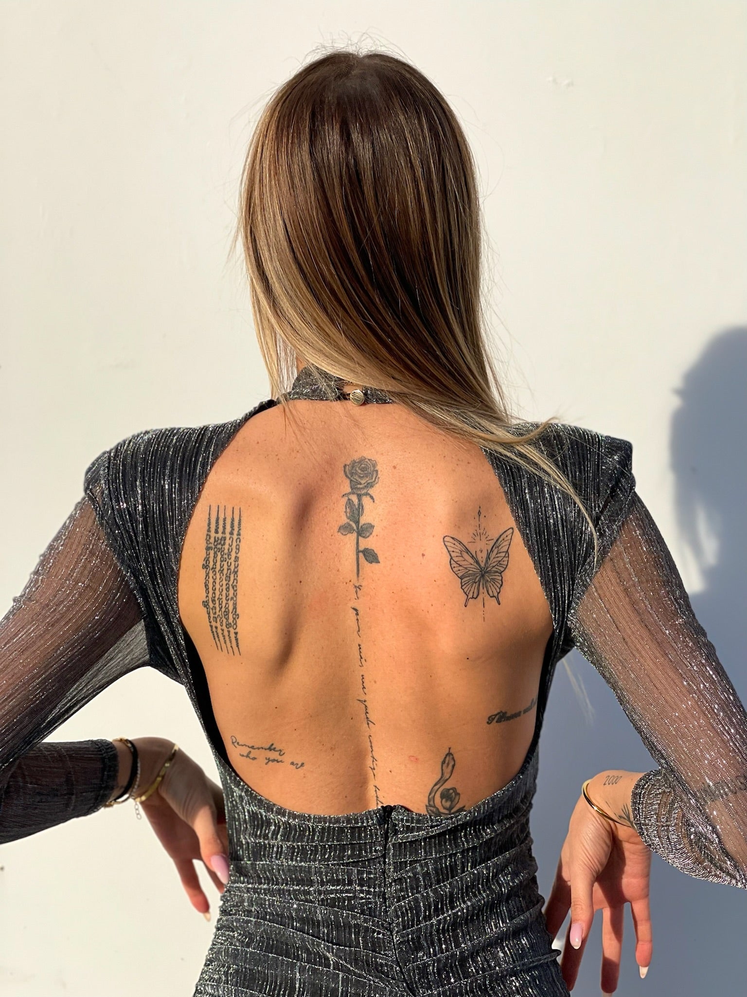 Abito silver con schiena aperta