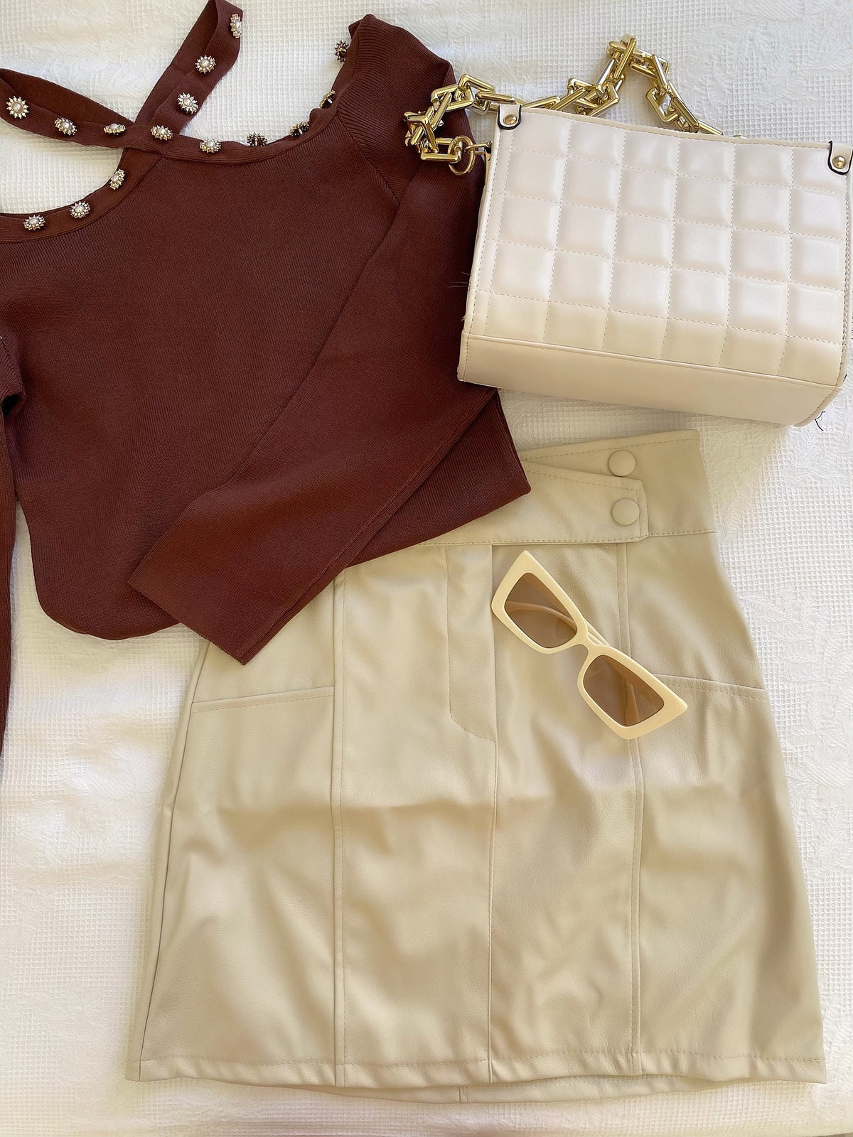 Gonna in ecopelle con bottoni beige