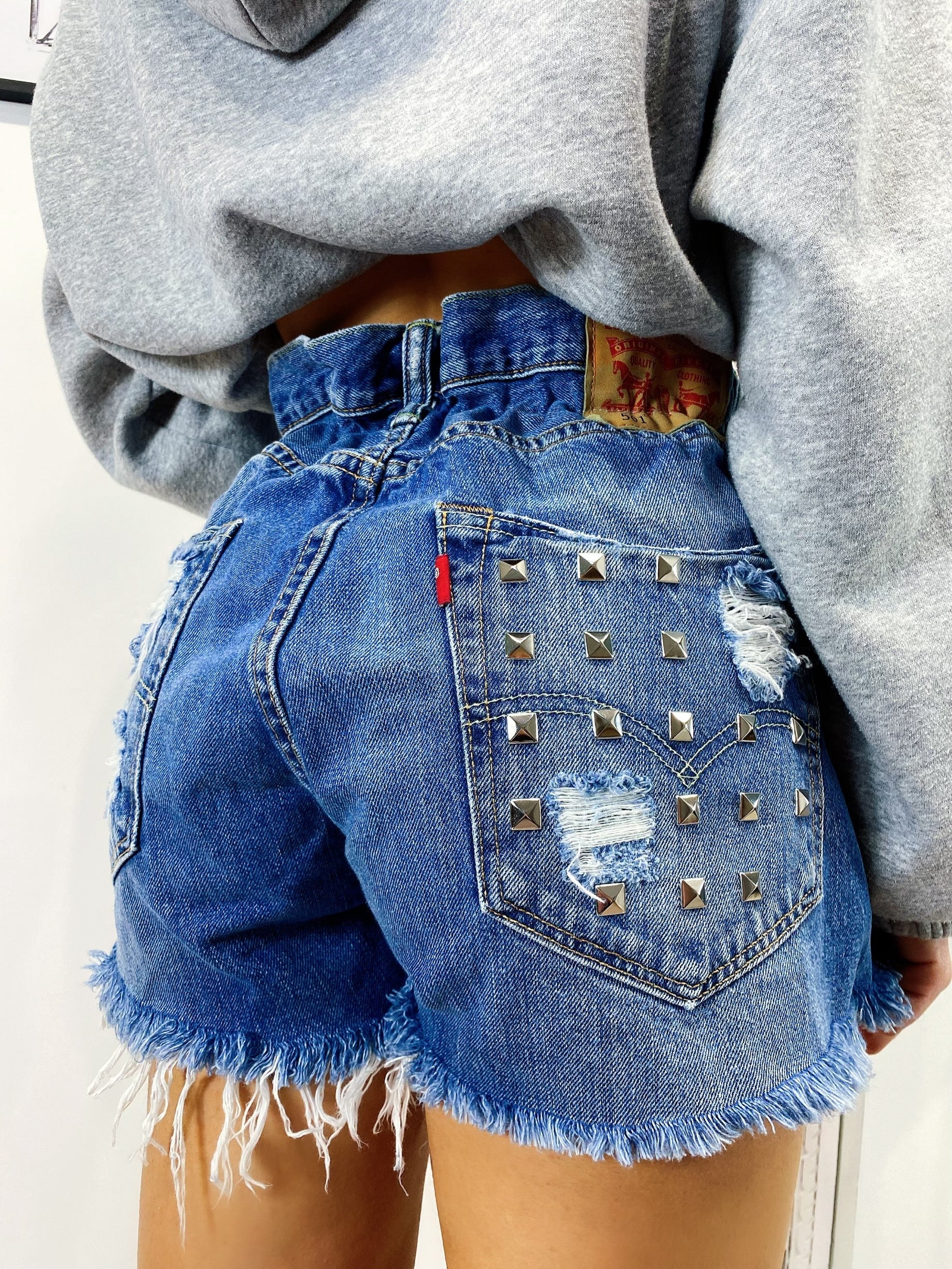 Short Levi’s Vintage con Borchie bagno medio