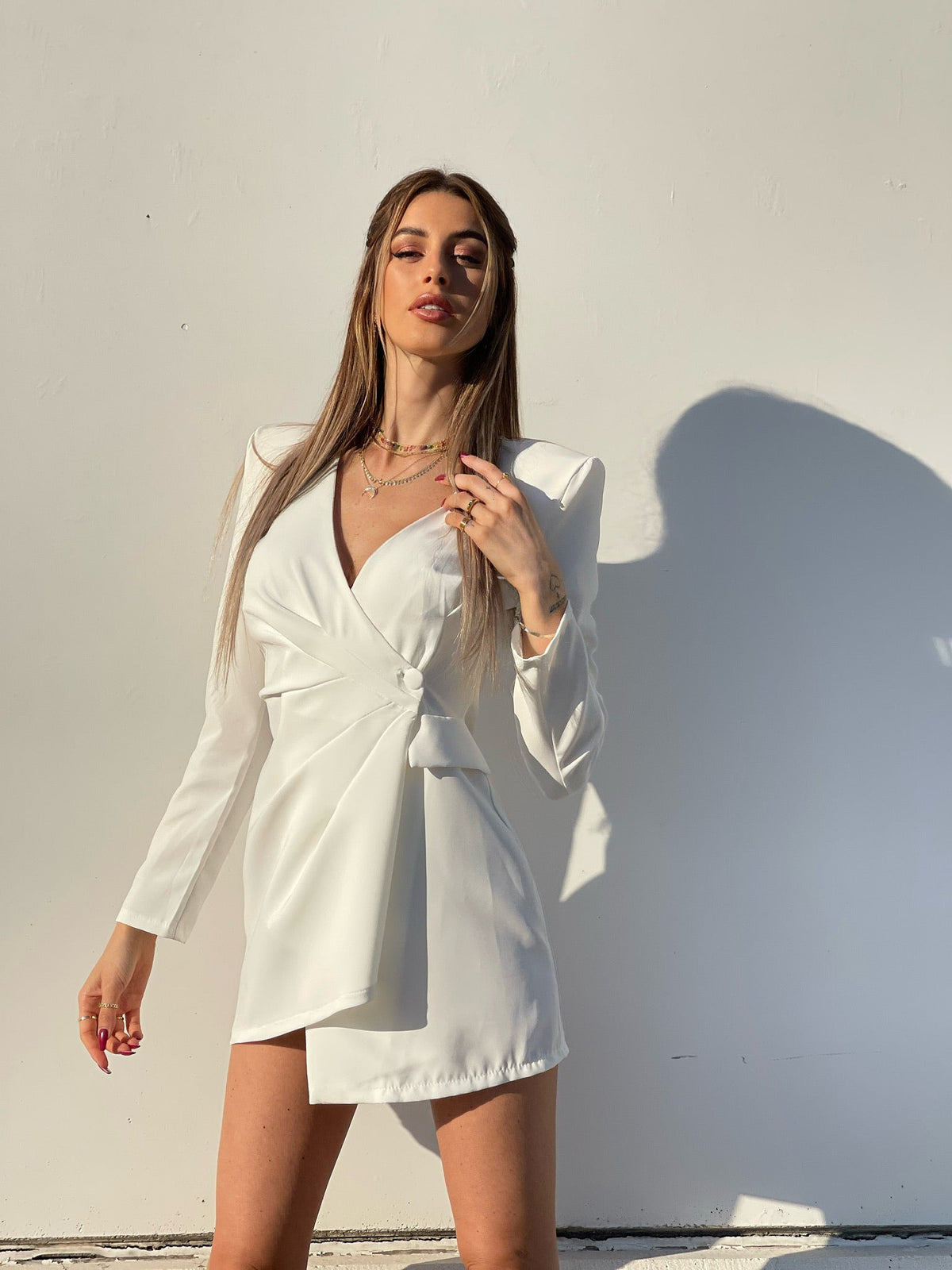 Abito a blazer con bottone bianco