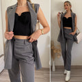 Completo smanicato e pantalone grigio