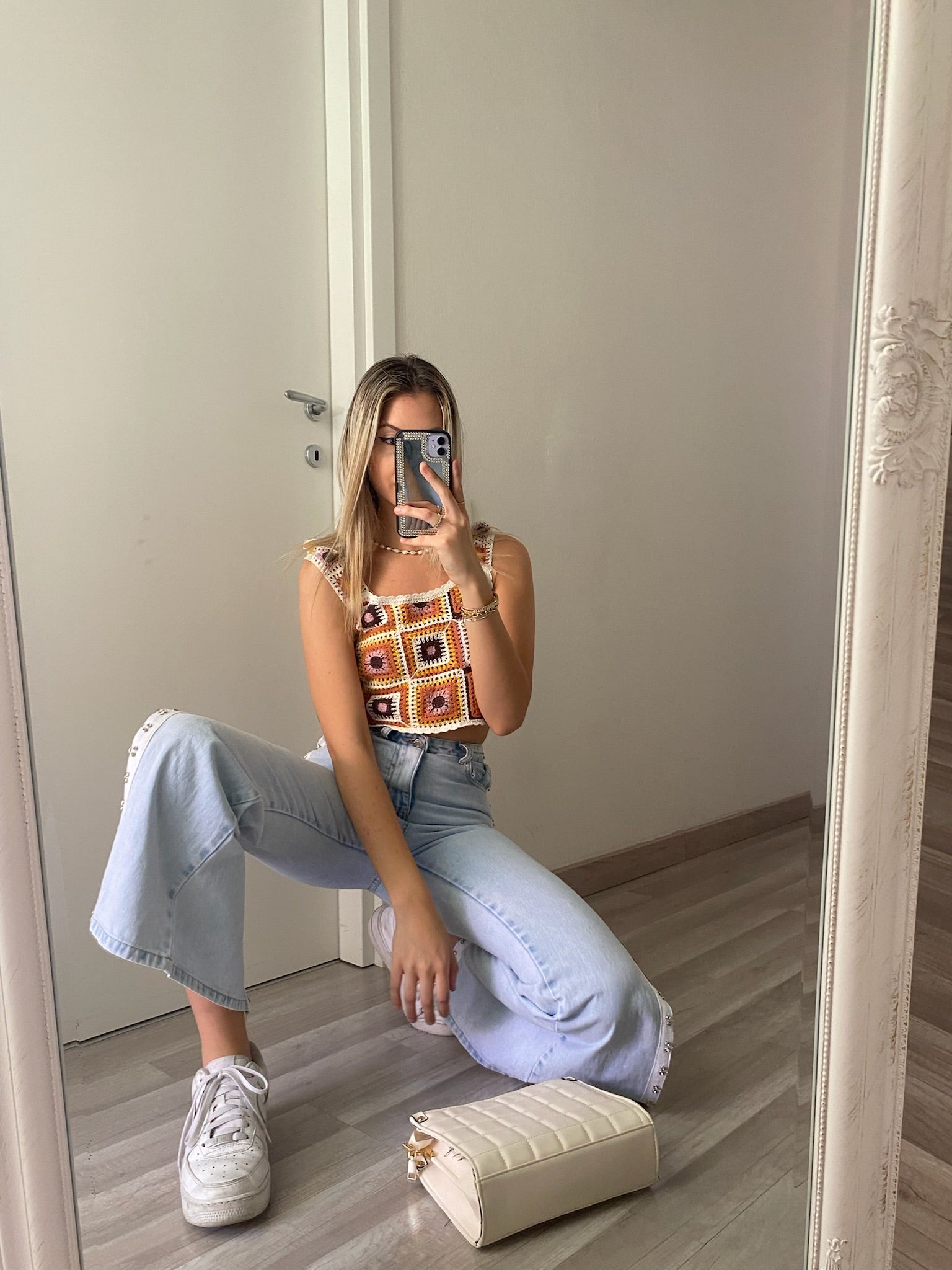 Jeans con aperture laterali