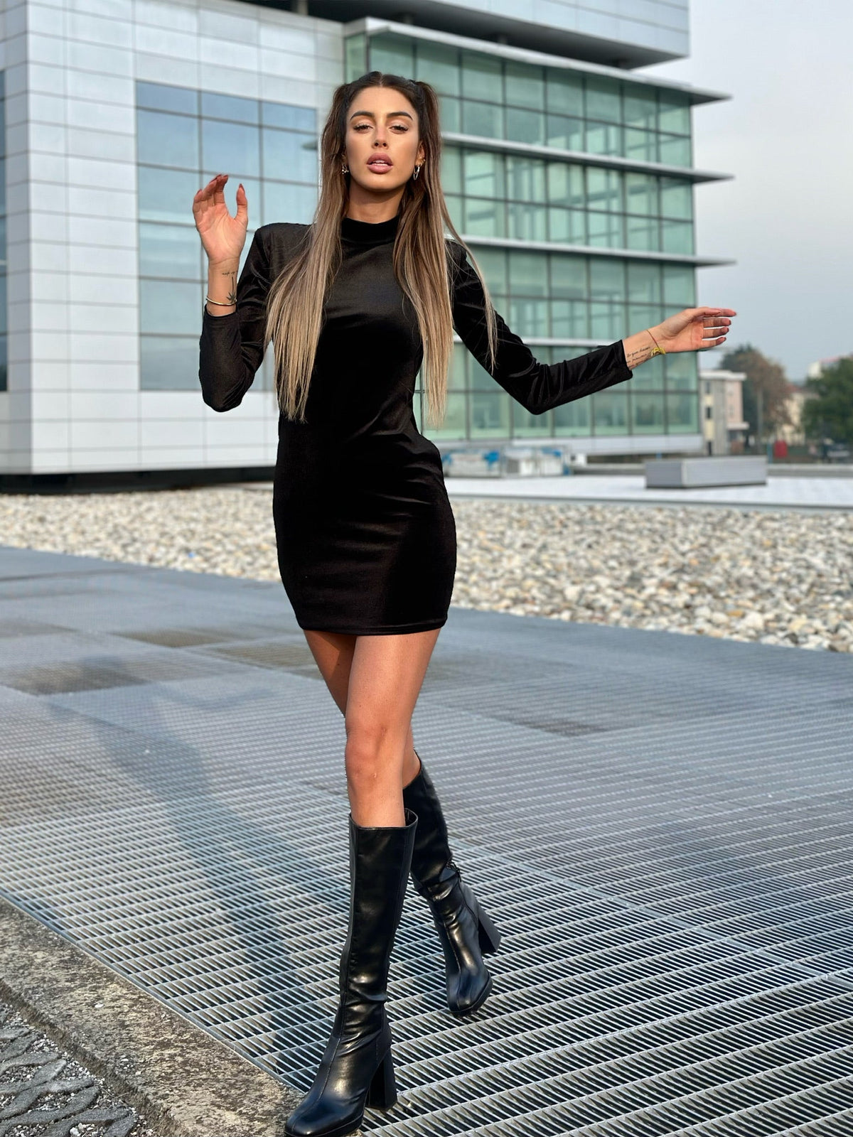 Abito in velluto nero con cuore