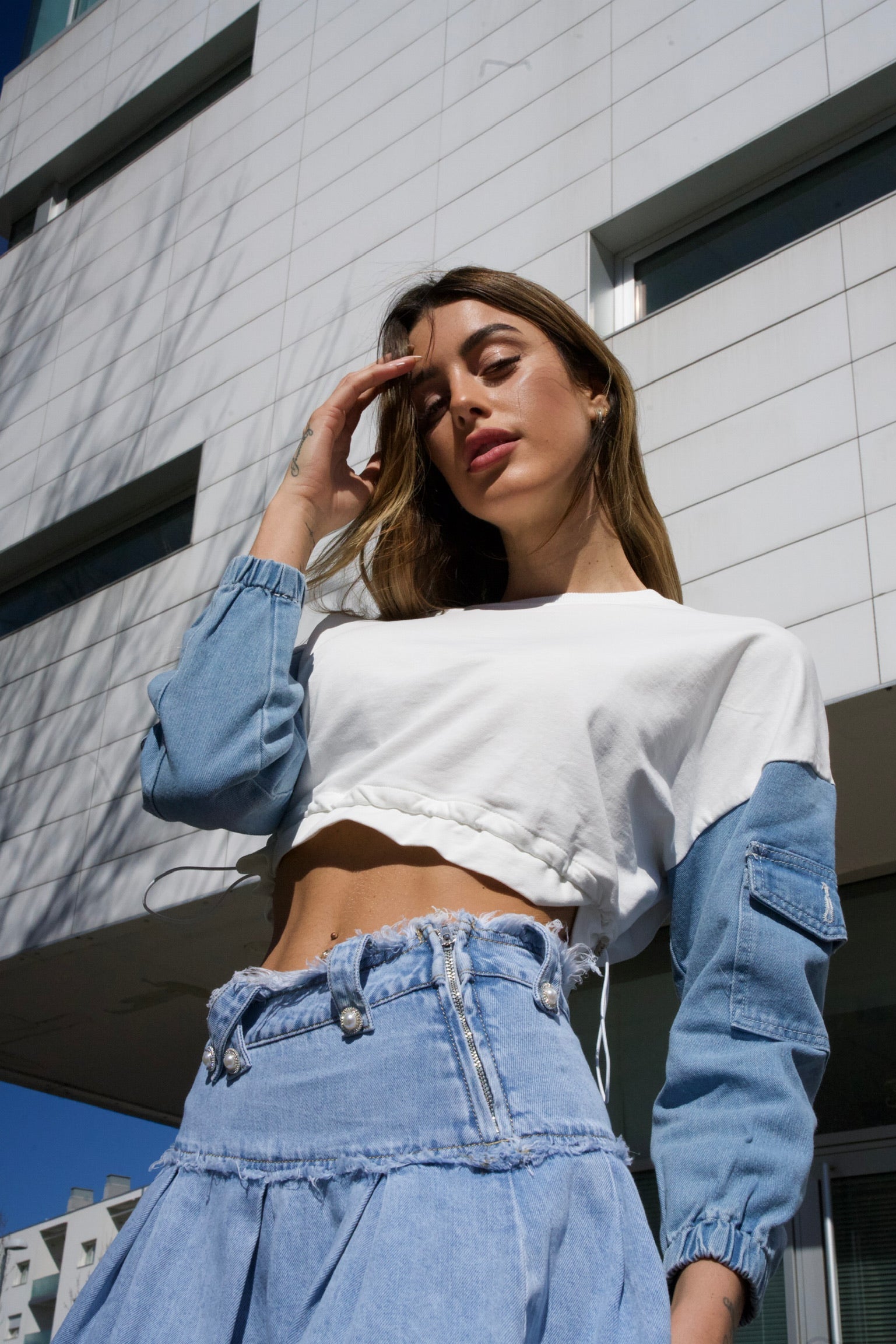 Felpa crop jeans bianca