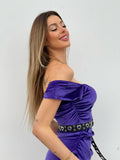 Abito in velluto viola scollo a barchetta