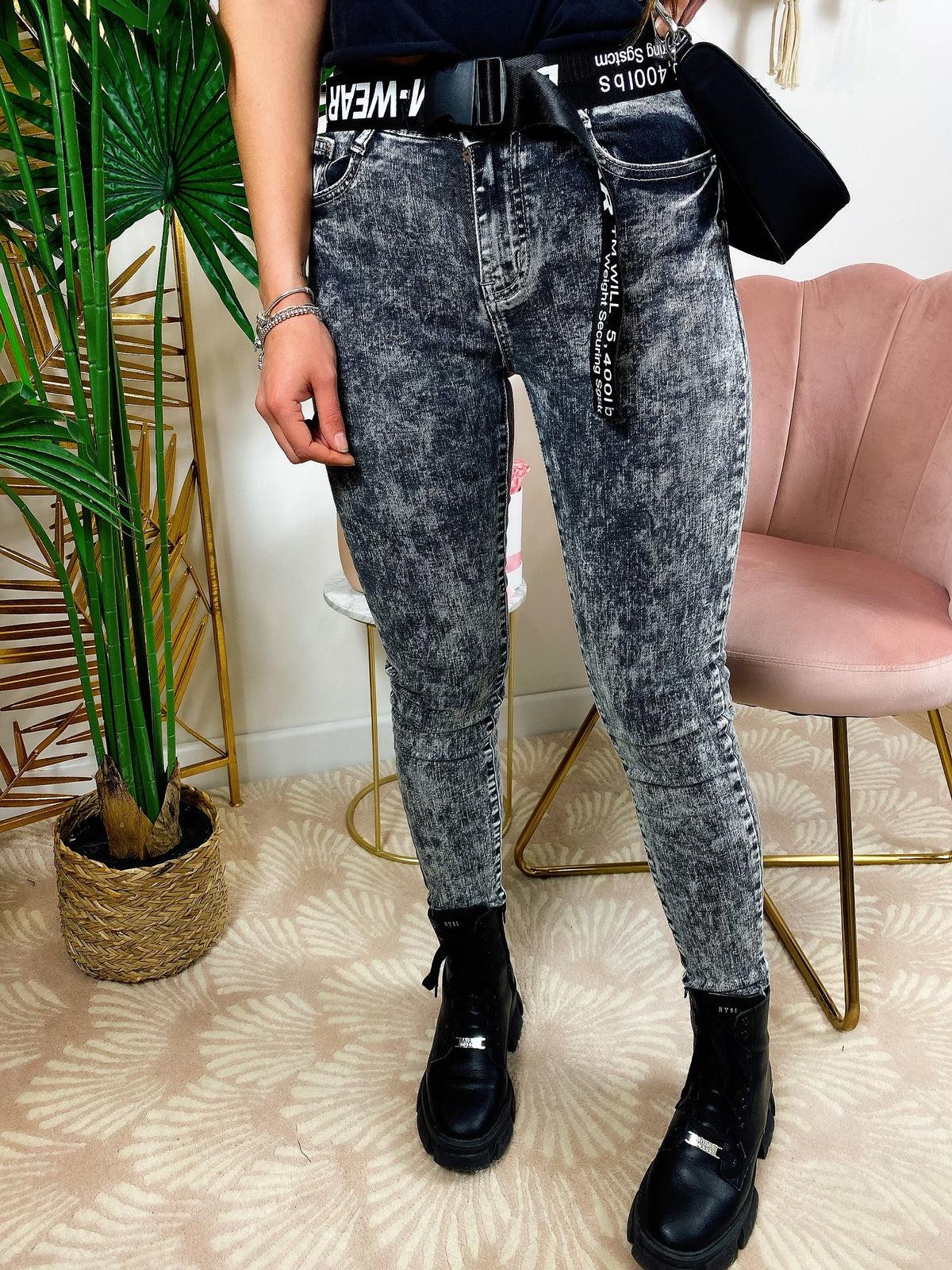 jeans nero con cintura