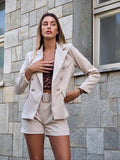 Completo giacca con bottoni e short beige