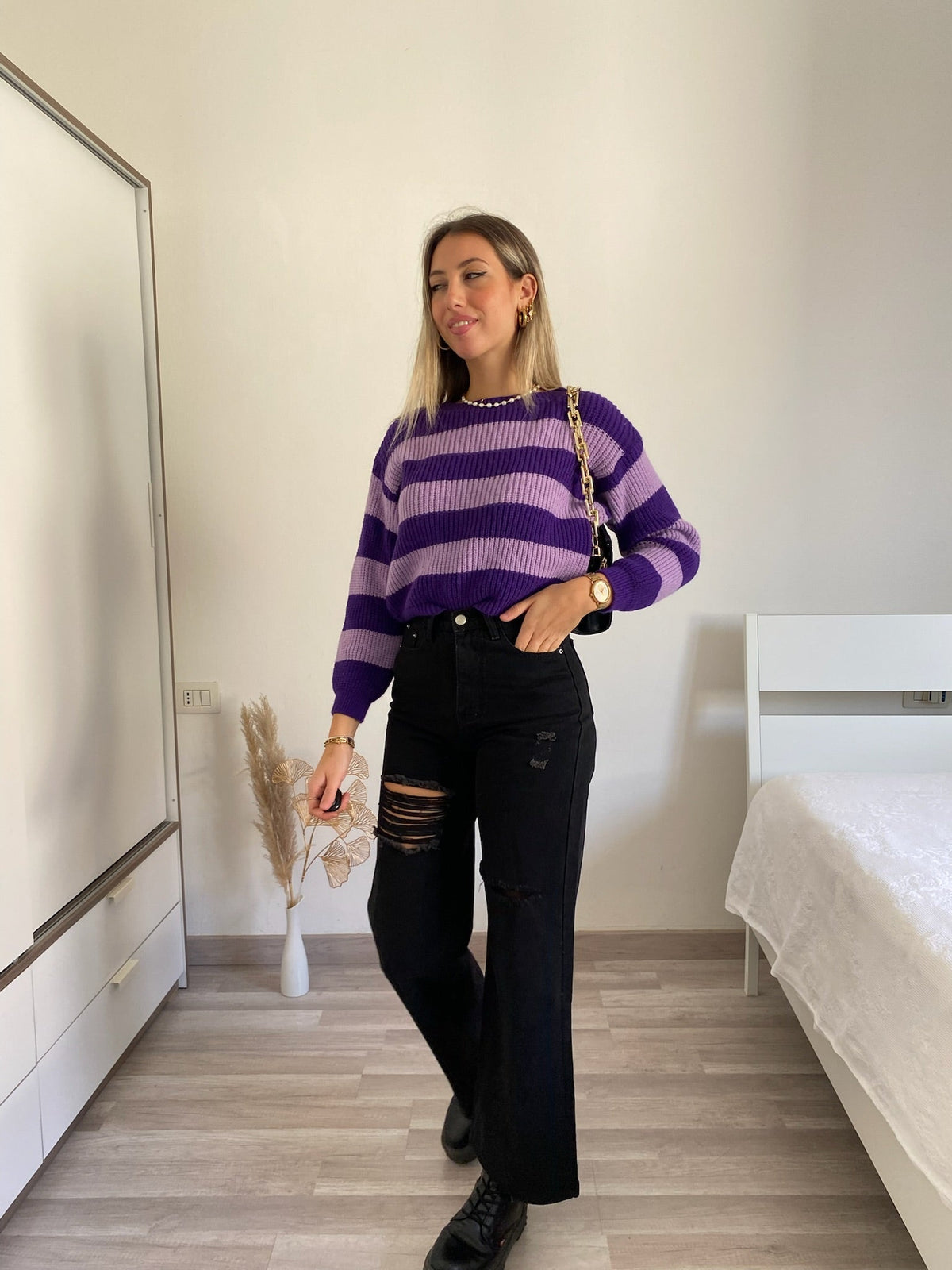 Maglione a righe lilla viola