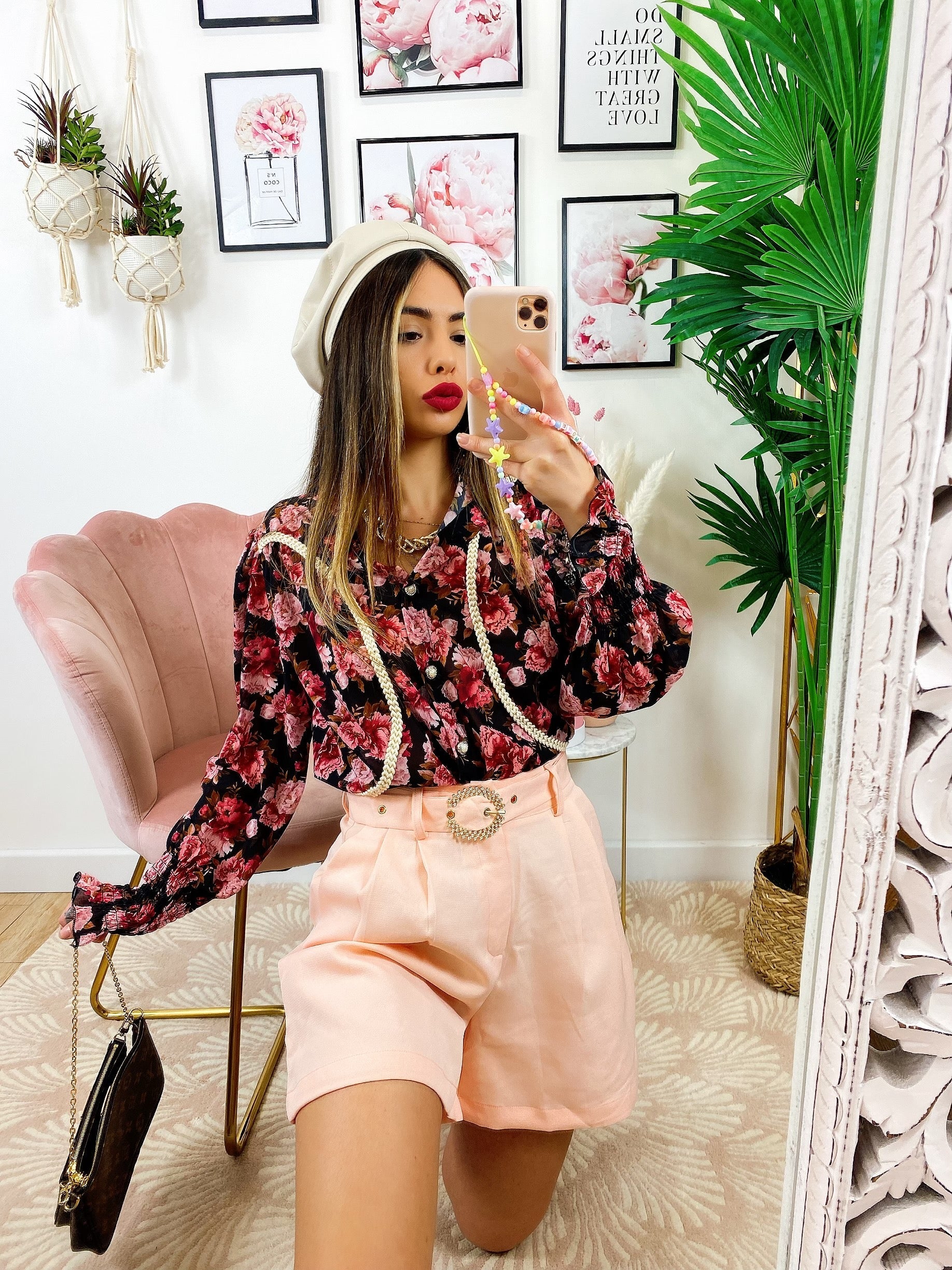 Camicia fiorata base nera