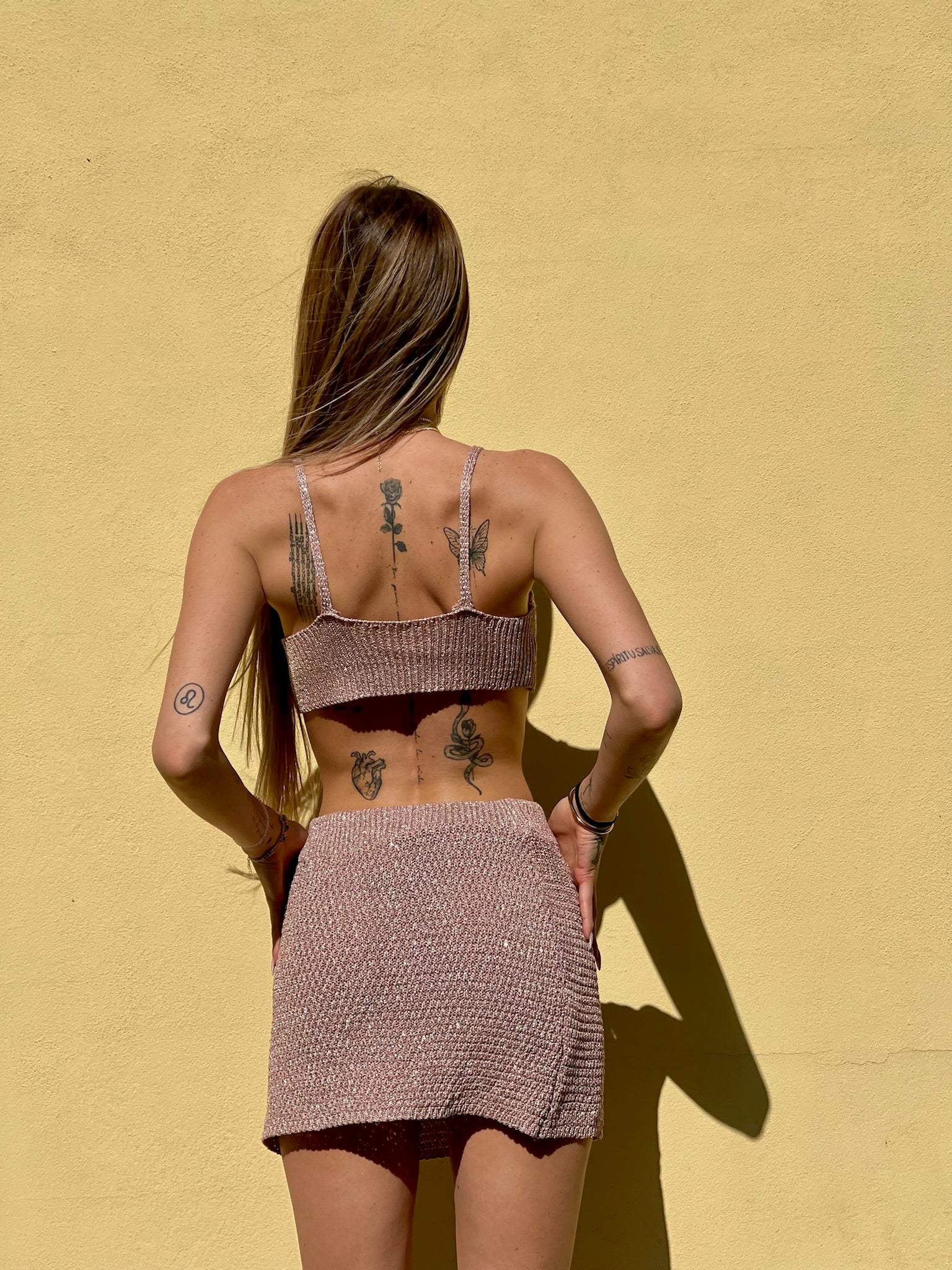 Completo top e gonna corta rosa gold