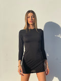 Abito nero con stringhe