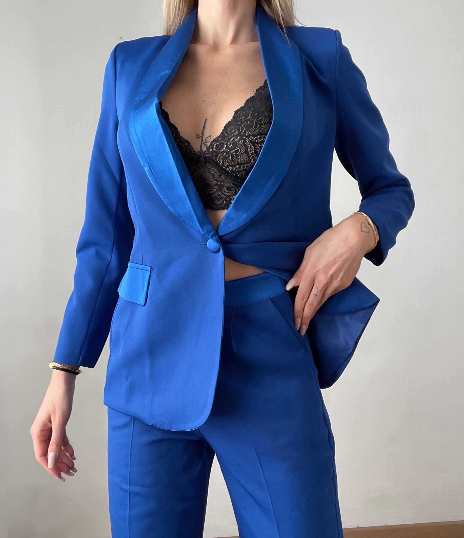 Completo giacca e pantalone blu elettrico