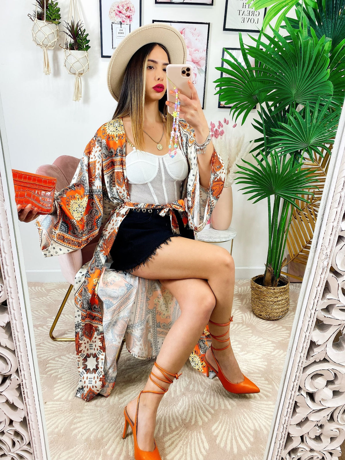 Kimono base chiara dettaglio arancio
