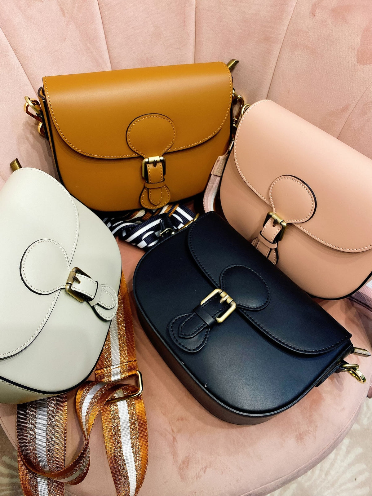 Pochette in pelle con cintura a fantasia