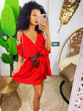Abito in raso rosso con rouches