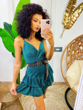 Abito corto verde bottiglia glitter con gonna asimmetrica