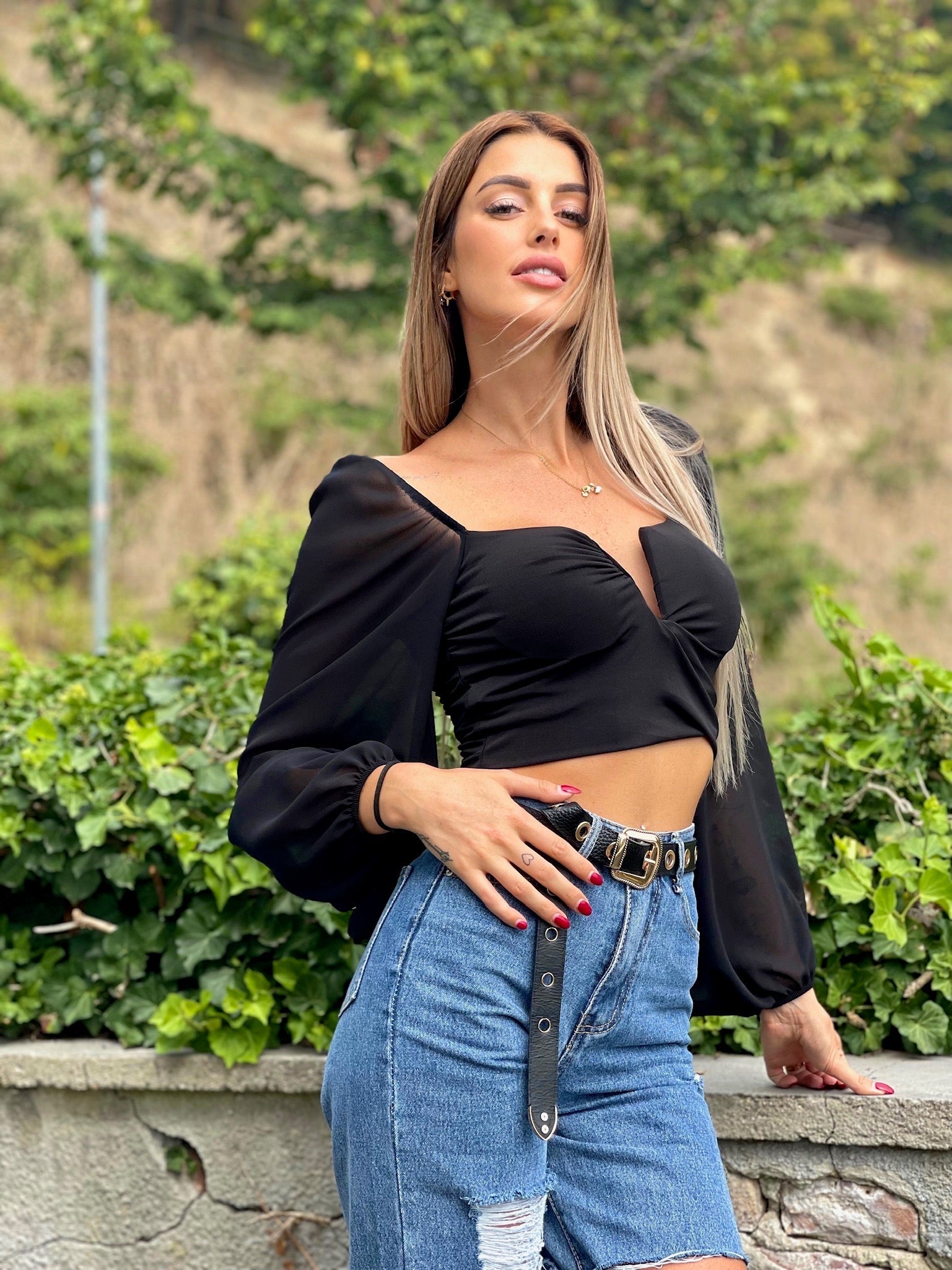 Blusa con scollo a V maniche velate