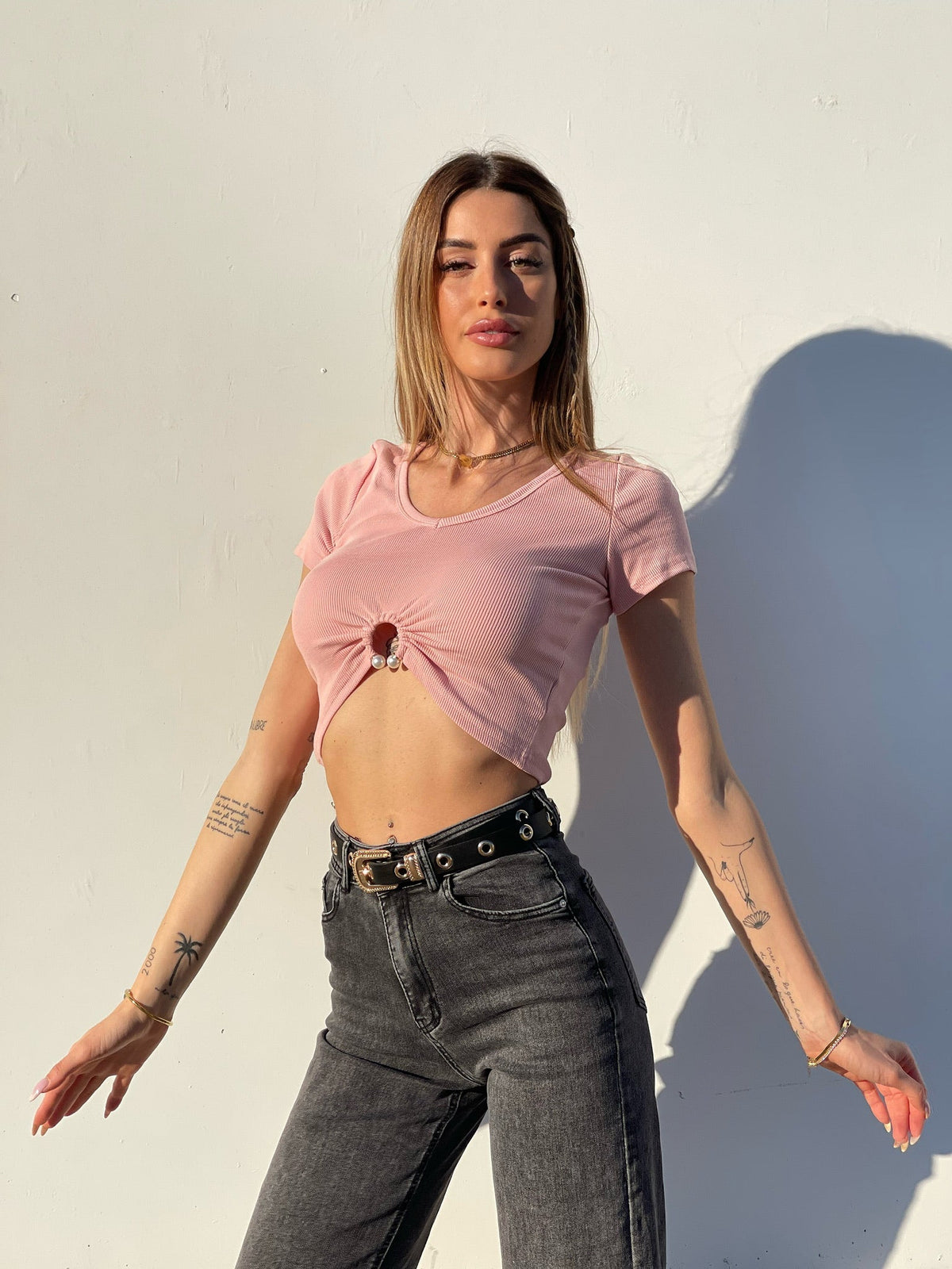Top a manica corta con cerchio cipria