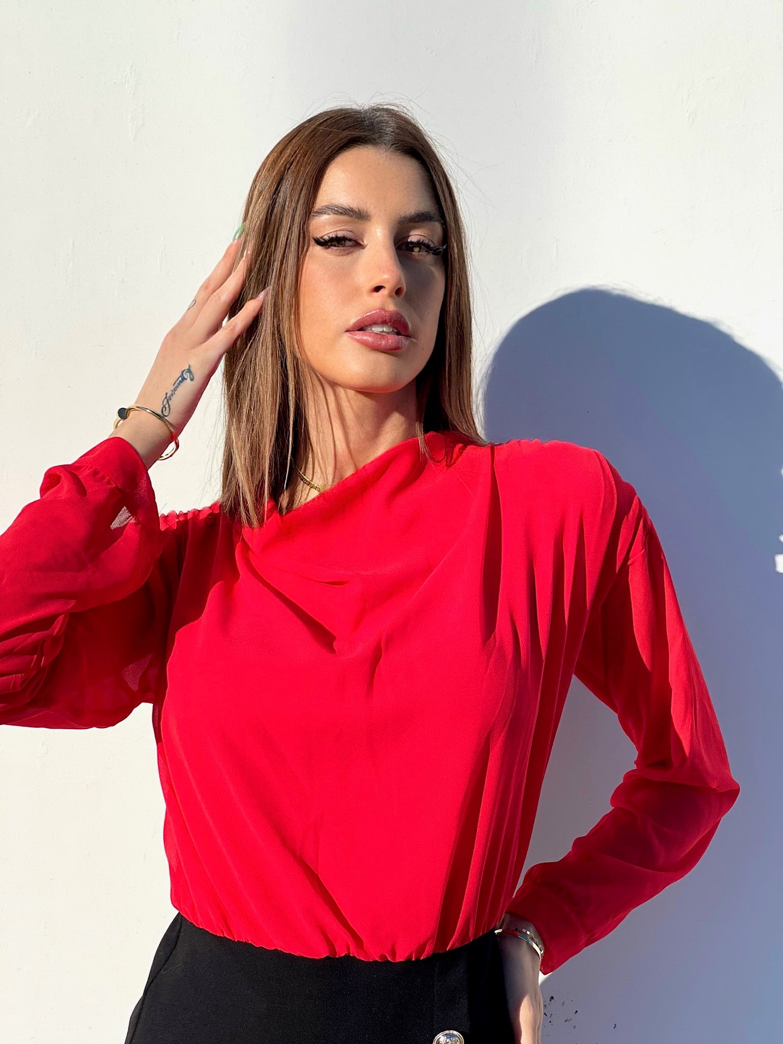 Abito rosso nero con bottoncini oro