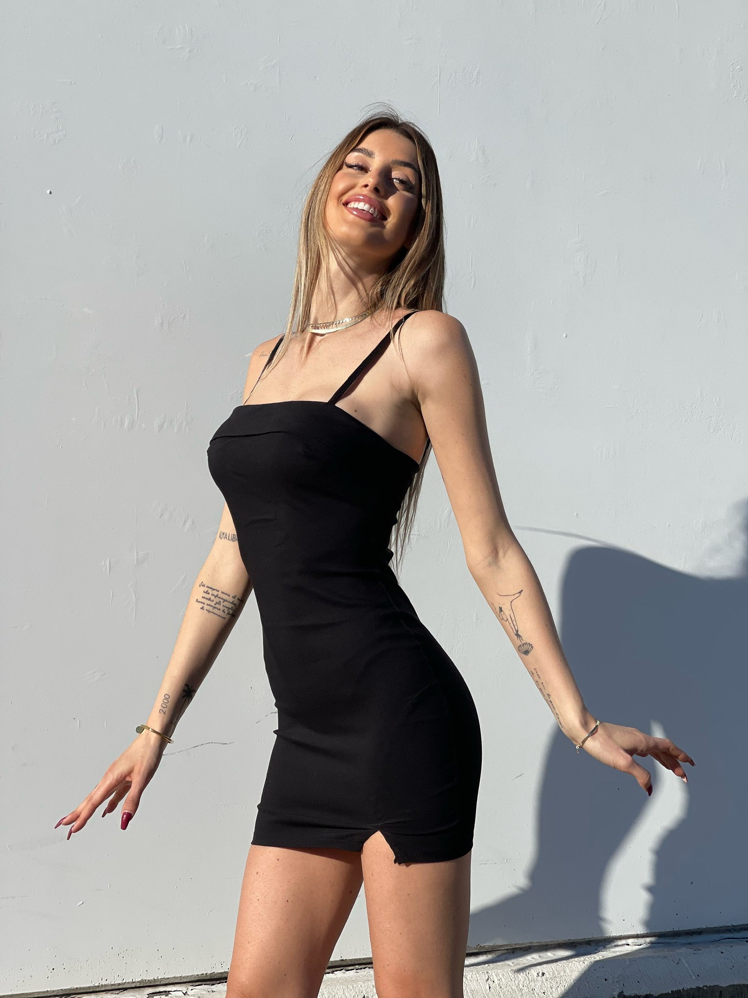 Abito aderente nero con spacchetto