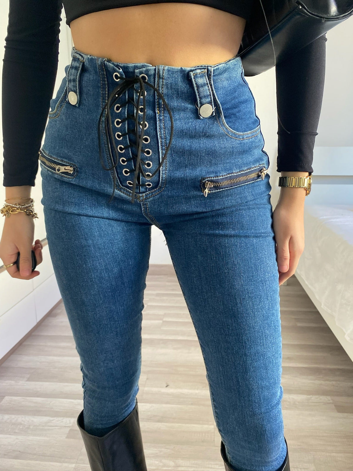 Jeans con lacci sul davanti