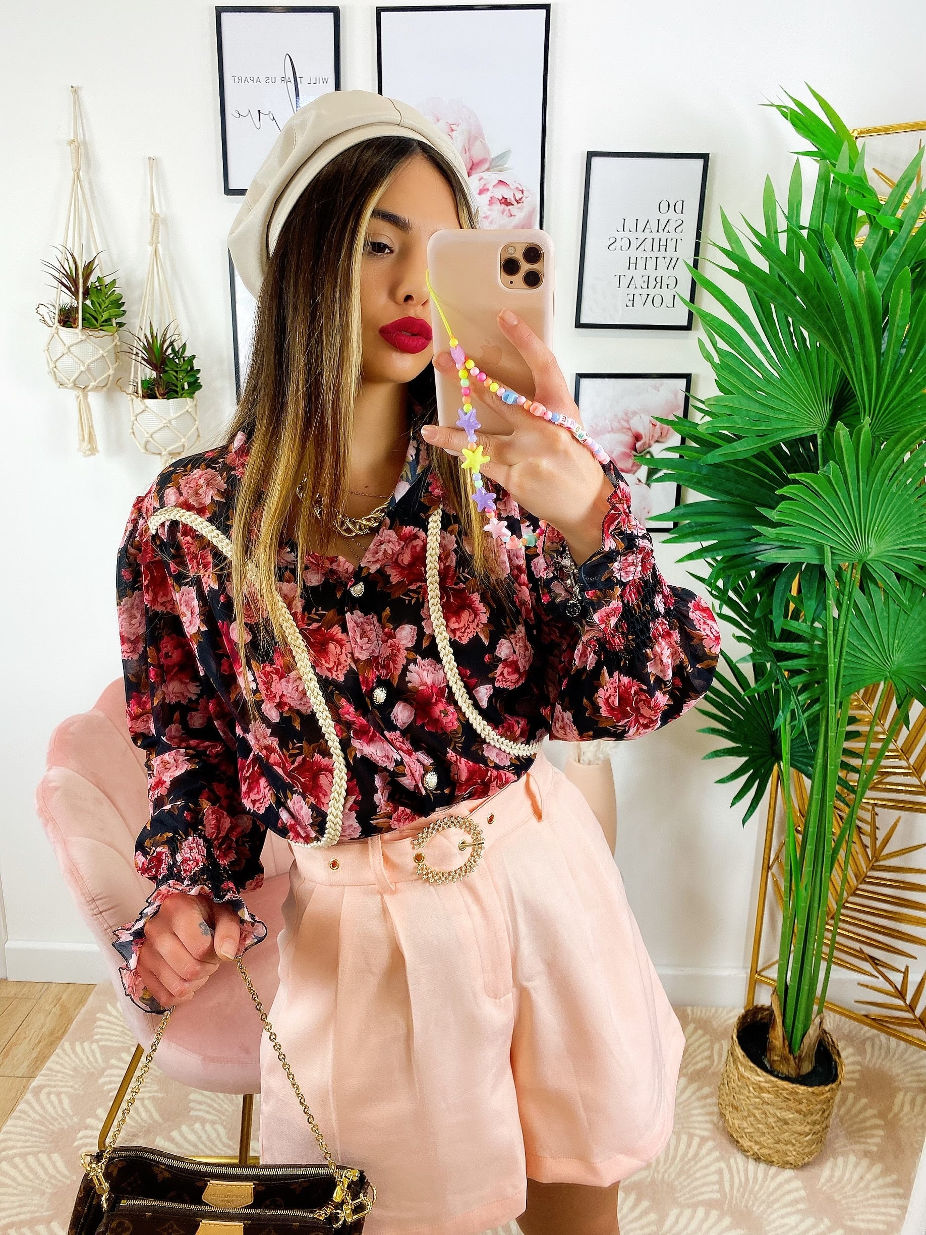 Camicia fiorata base nera